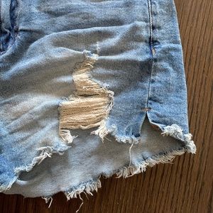 Distressed Denim Shorts, Kendall & Kylie, size 9/29